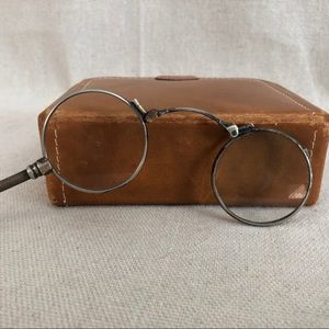 🦄 Folding Lorgnette Auto Release Spectacles